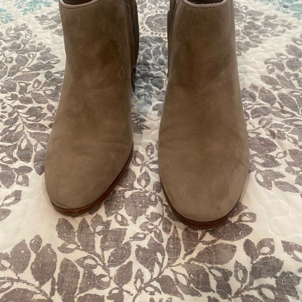 Elegant Tan Ankle Boots